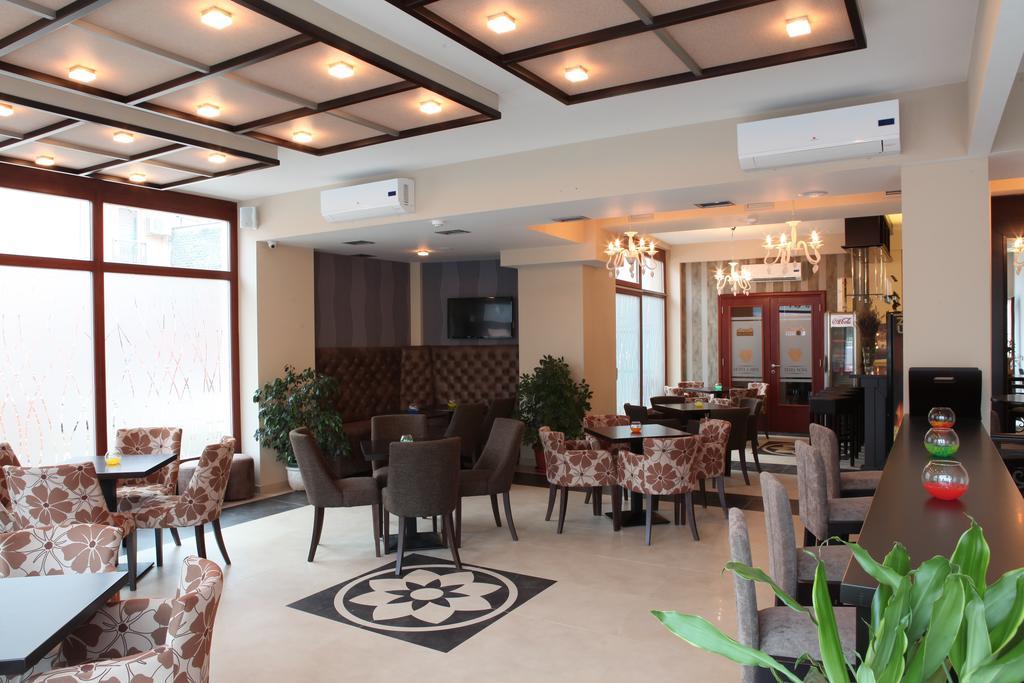 Garni Hotel Tema Nova Čačak エクステリア 写真