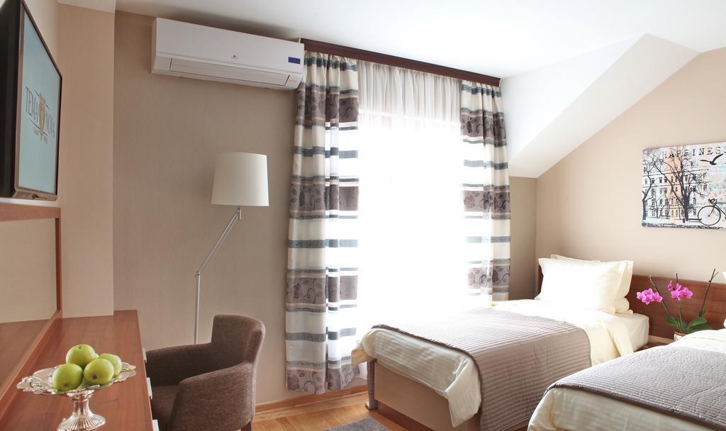 Garni Hotel Tema Nova Čačak エクステリア 写真