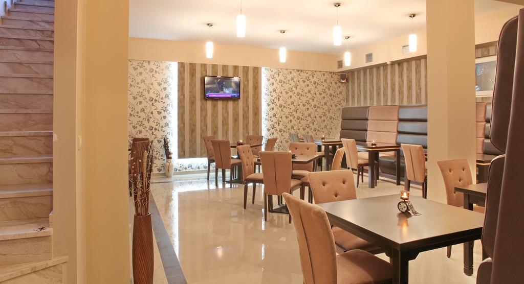 Garni Hotel Tema Nova Čačak エクステリア 写真