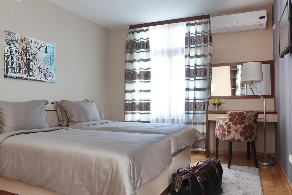 Garni Hotel Tema Nova Čačak エクステリア 写真