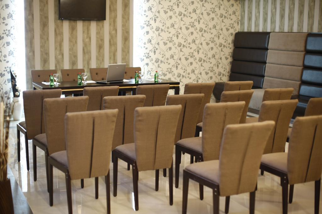 Garni Hotel Tema Nova Čačak エクステリア 写真