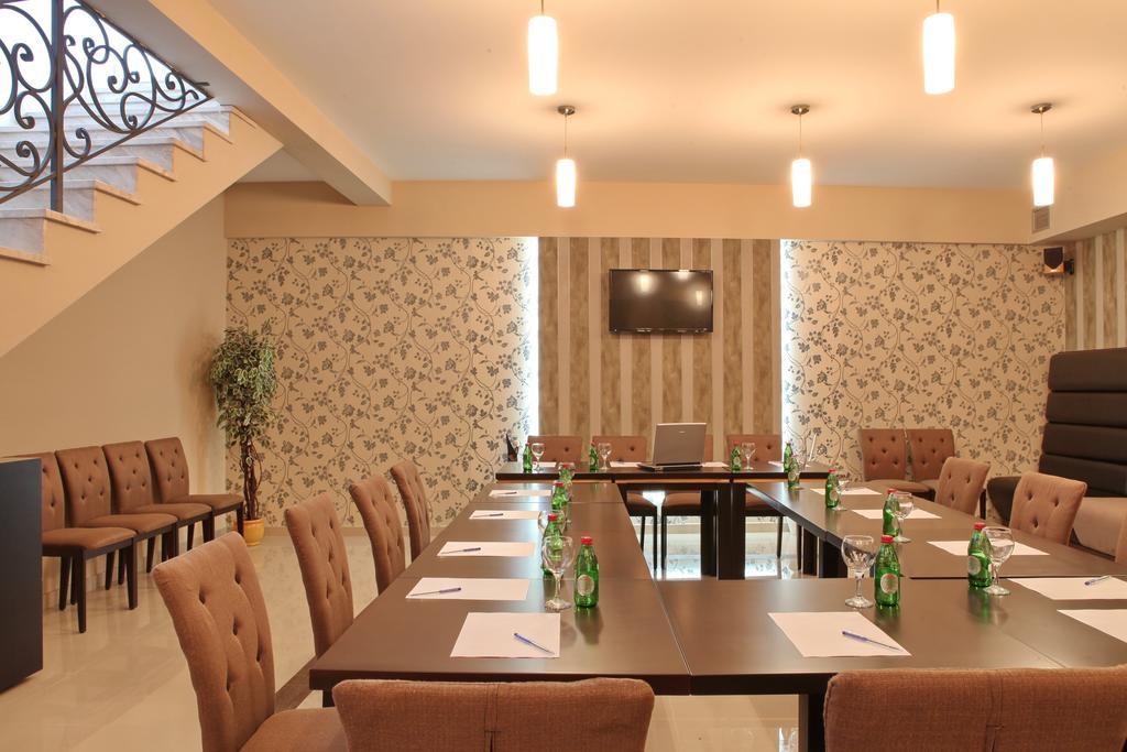 Garni Hotel Tema Nova Čačak エクステリア 写真