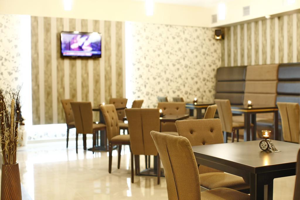 Garni Hotel Tema Nova Čačak エクステリア 写真