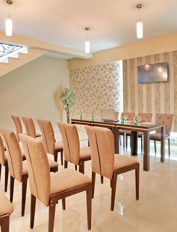 Garni Hotel Tema Nova Čačak エクステリア 写真