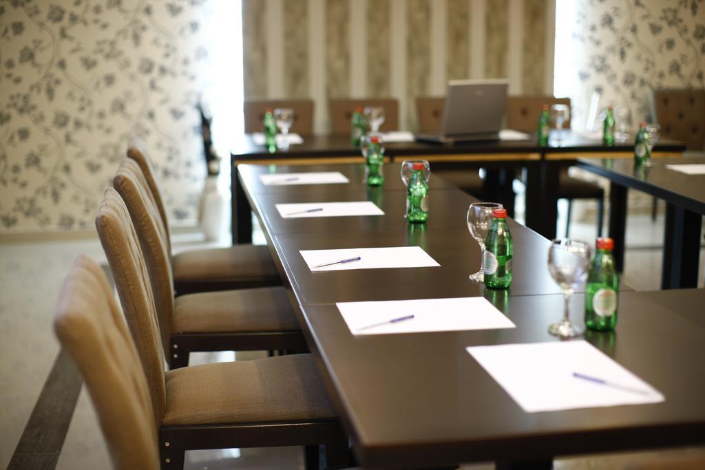 Garni Hotel Tema Nova Čačak エクステリア 写真