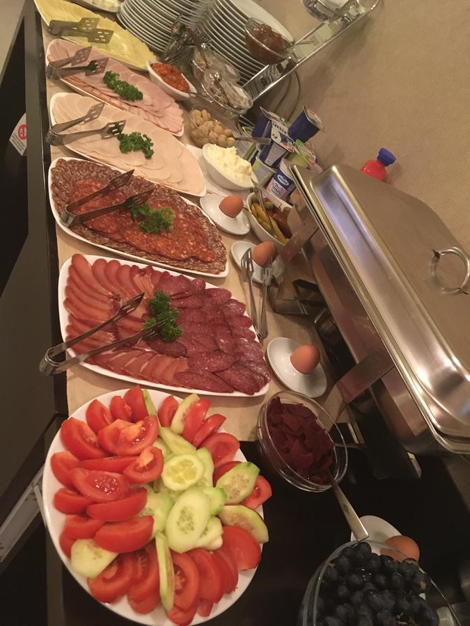 Garni Hotel Tema Nova Čačak エクステリア 写真